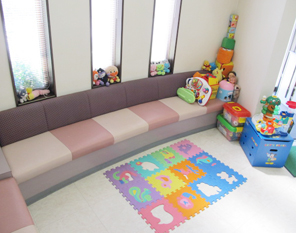 小島歯科・待合室