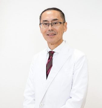 歯科医師：堤 春比古