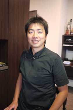 歯科医師：中村　雅英