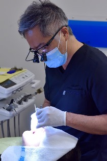 歯科医師：二村　修司