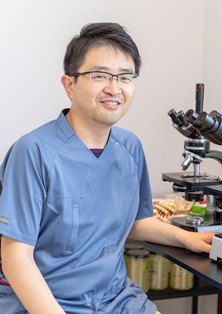 歯科医師：上杉　兼真