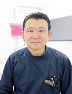 歯科医師：長屋 良隆