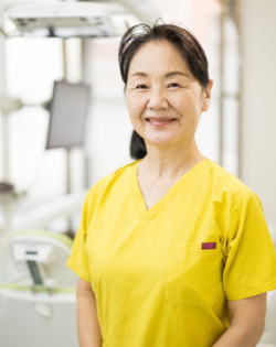 歯科医師：三上　久里子
