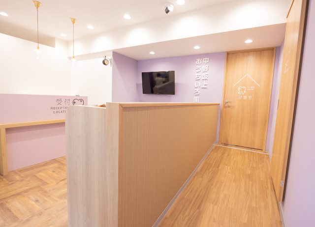 待合室から診察スペースへ 待合室から診察スペースへ